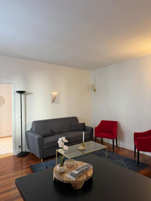 Charmant Appartement Au Moulin Rouge パリ エクステリア 写真